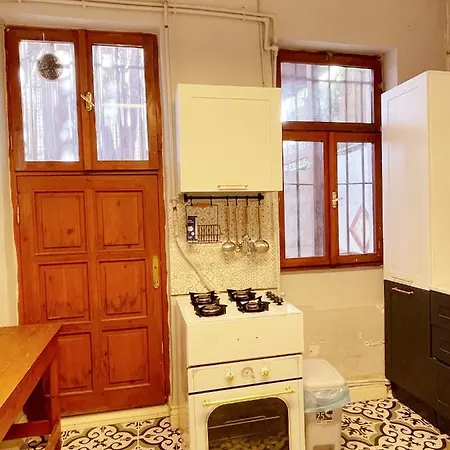Building/5floors/ Garden In Balat Istanbul