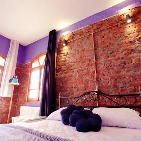 Building/5floors/ Garden In Balat *