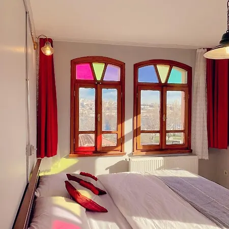 Building/5floors/ Garden In Balat * Istanbul