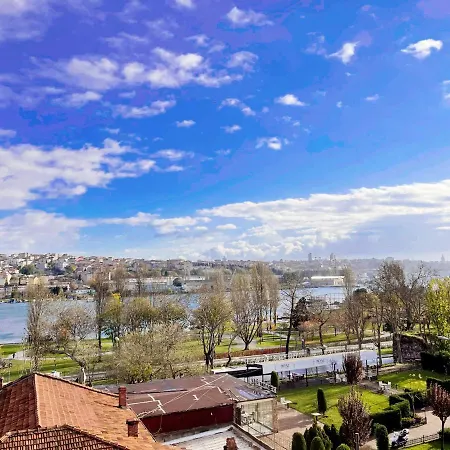 Building/5floors/ Garden In Balat