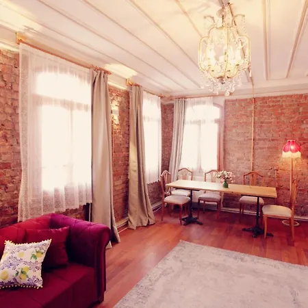 Building/5floors/ Garden In Balat Villa *