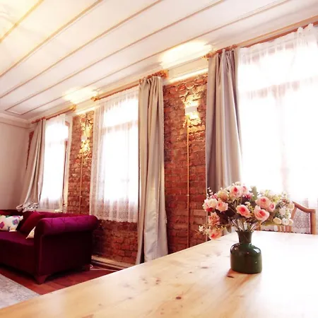 Building/5floors/ Garden In Balat Villa *