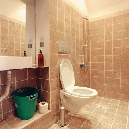 Villa Building/5floors/ Garden In Balat