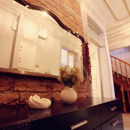 Building/5floors/ Garden In Balat * Istanbul