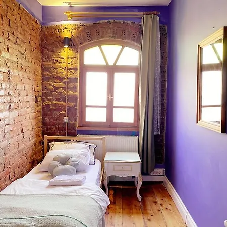 Building/5floors/ Garden In Balat Istanbul