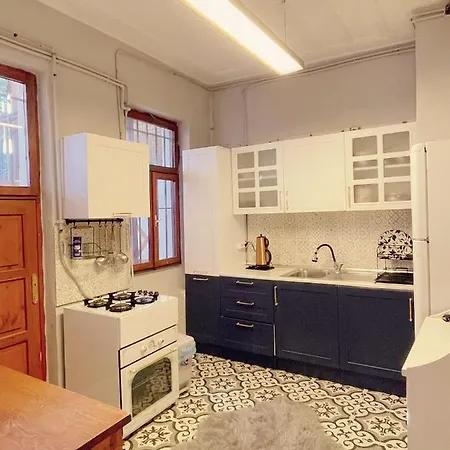 Building/5floors/ Garden In Balat Istanbul