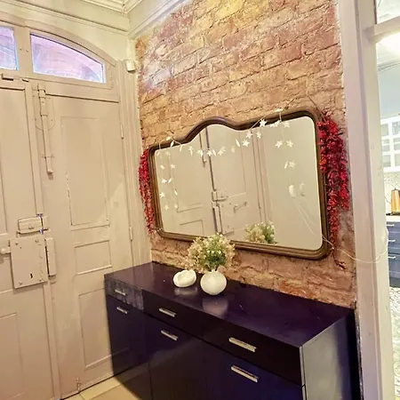 Villa Building/5floors/ Garden In Balat