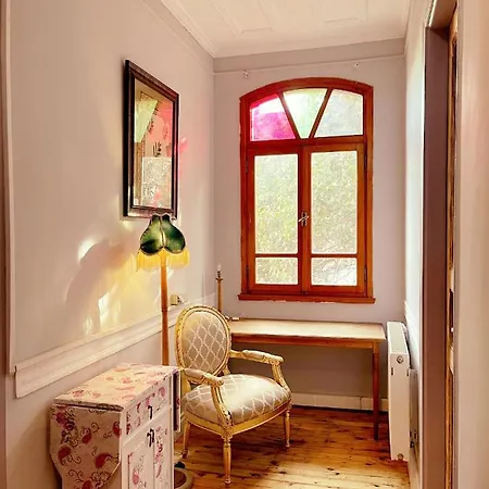 Building/5floors/ Garden In Balat *