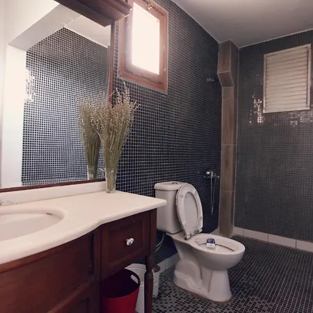 Building/5floors/ Garden In Balat