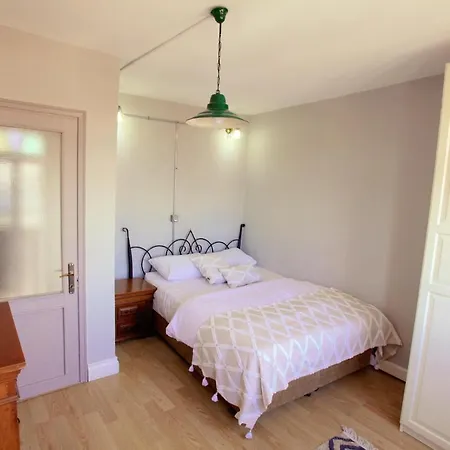 Building/5floors/ Garden In Balat Istanbul