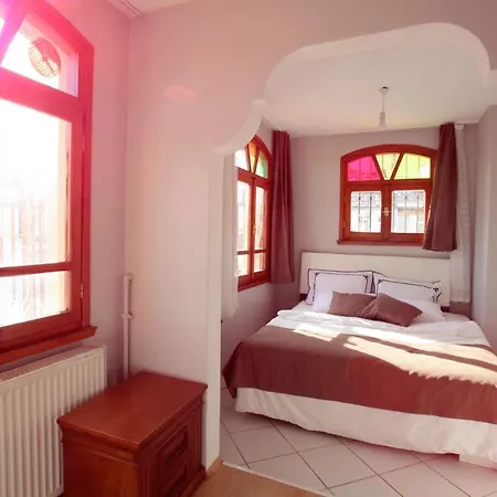 Building/5floors/ Garden In Balat * Istanbul