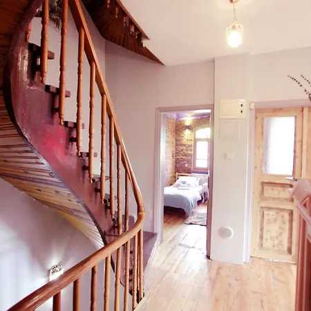 Building/5floors/ Garden In Balat