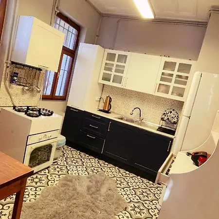 Villa Building/5floors/ Garden In Balat Istanbul