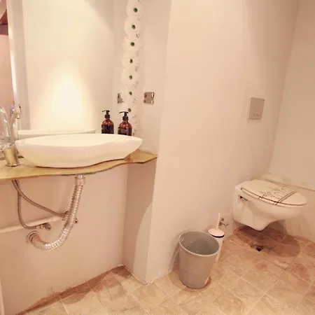 Villa Building/5floors/ Garden In Balat *