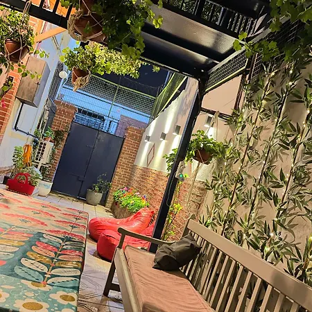 Building/5floors/ Garden In Balat *